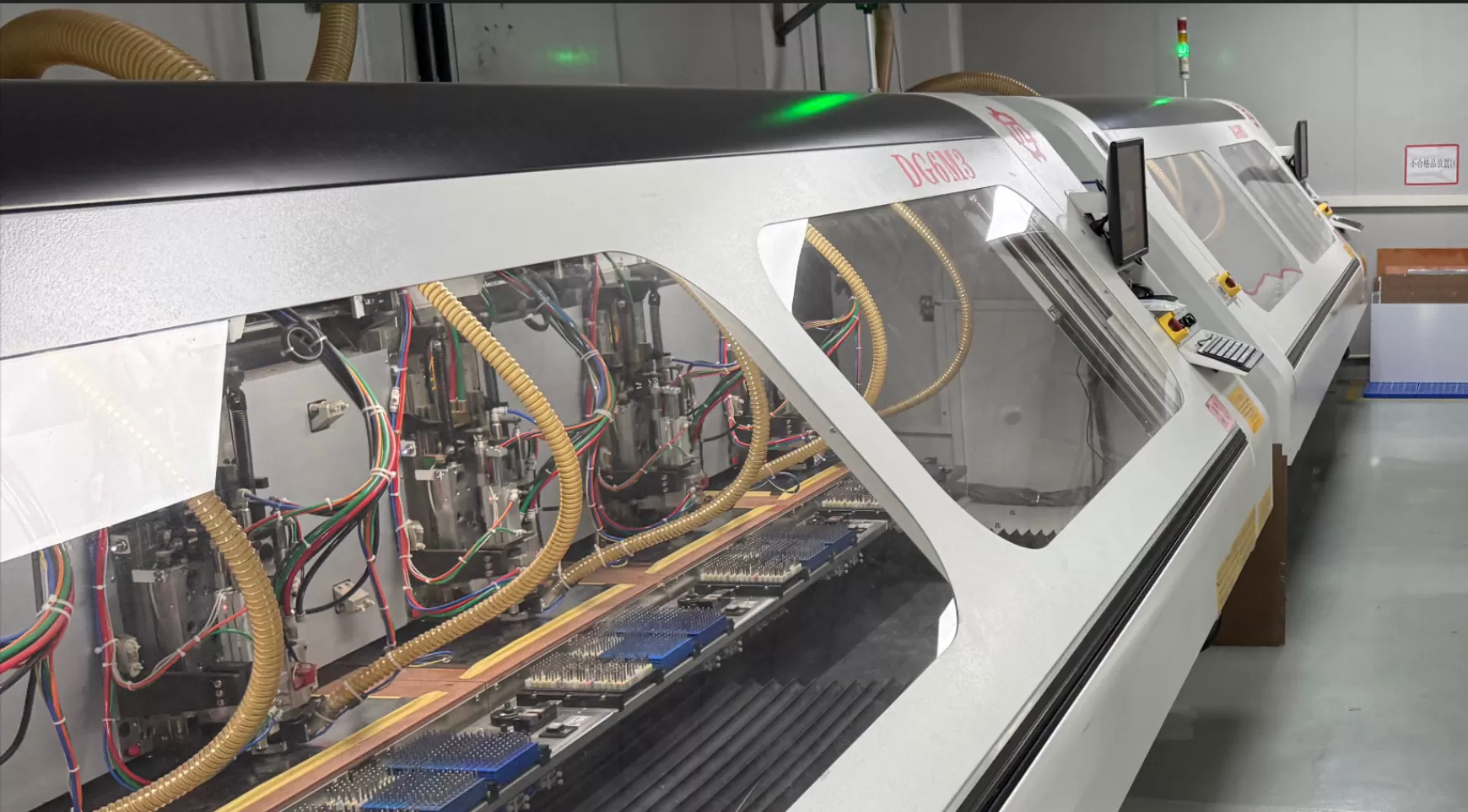 CNC drilling and routing machine